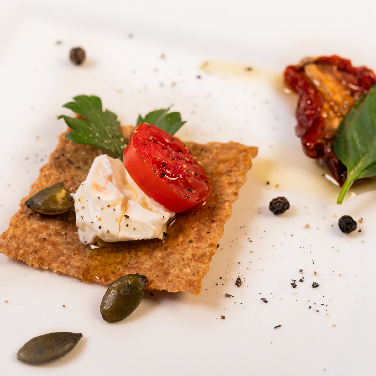 Roasted Garlic & Chili Crackers